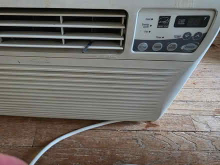 Photo of free old but working air conditioner (SE highland park) #2