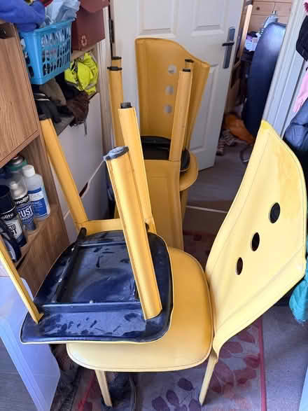 Photo of free Clear out: chairs, rug - must fo today (North Camp GU14) #3