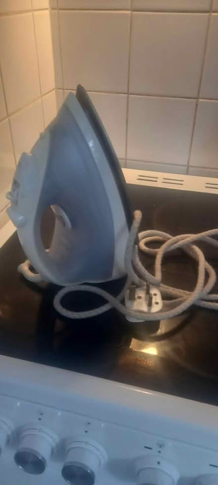 Photo of free Steam iron (GL51) #1