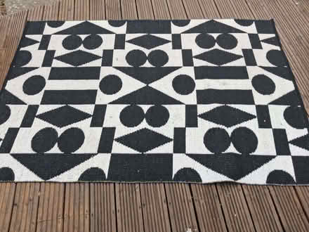 Photo of free Medium Sized Rug (Colwall Green WR13) #1