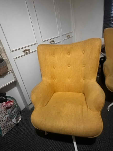 Photo of free arm chair (M264QA) #1