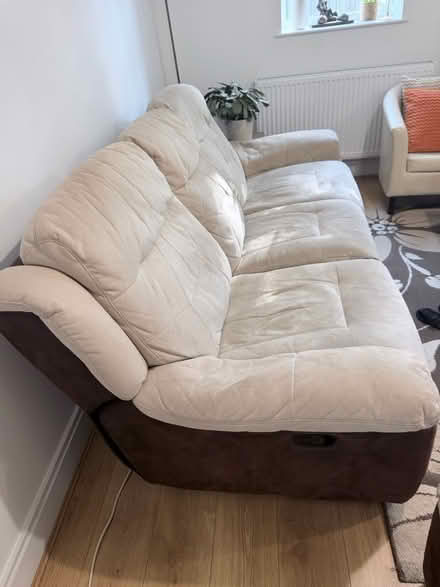 Photo of free DFS Sofa set - 2 & 3 seater (Worcester park KT4) #3