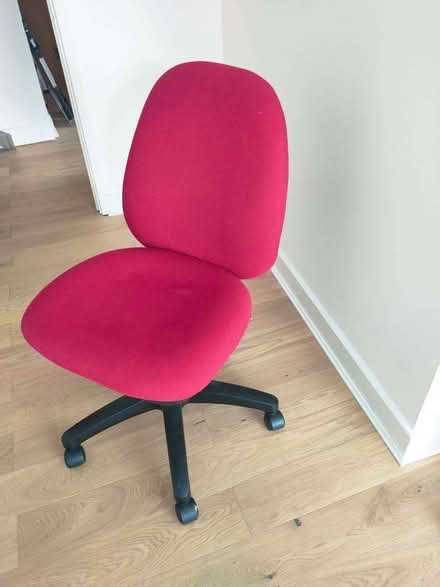 Photo of free Red office chair (Thamesmead SE28) #1