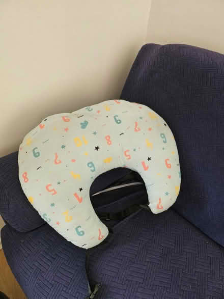 Photo of free Feeding pillow (Levenshuleme M19) #1