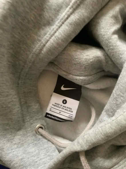 Photo of free Manchester United hoodie (M32) #2
