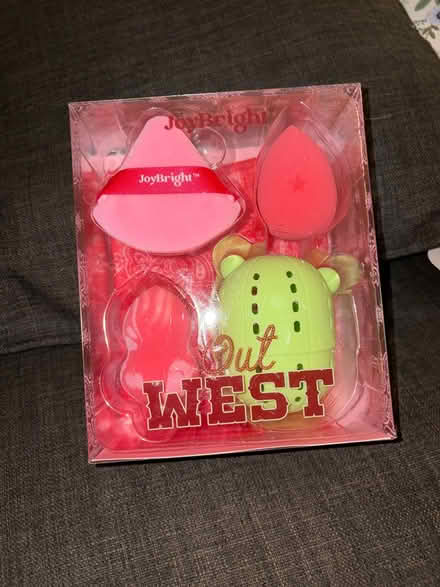 Photo of free 5 Piece Makeup Sponge Set (frederick) #1
