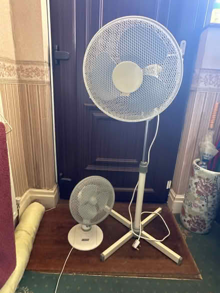 Photo of free 2 fans, one desktop, 1 pedestal (Fleetwood FY7) #1