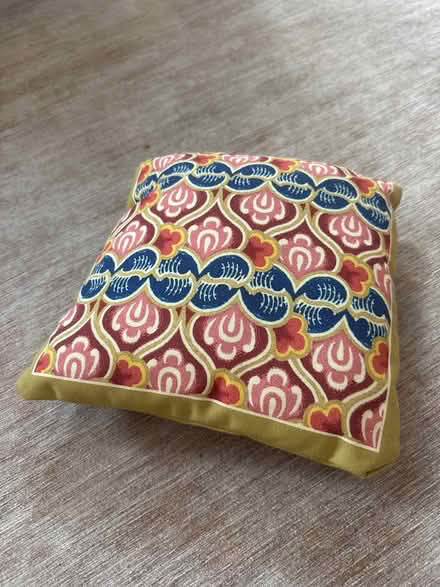 Photo of free Small decorative cushions (Bow E3) #3