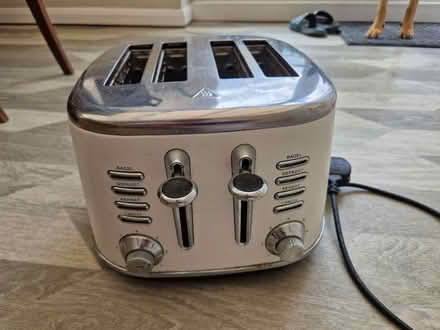 Photo of free 4 slice toaster (Ware SG12) #2