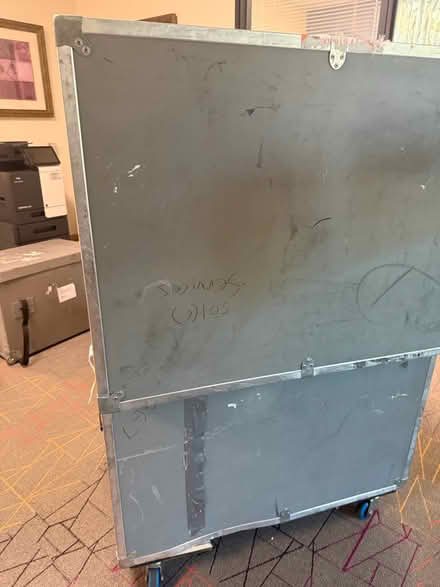 Photo of free New World Rolling Shipping Case (West San Jose) #4