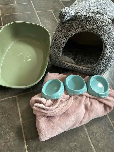 Photo of free Cat/pet bundle (Castleford WF10) #2