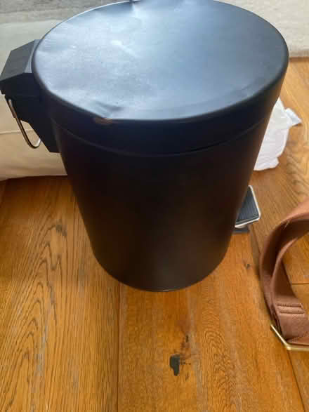 Photo of free Small pedal bin. (Camden Square NW5) #1