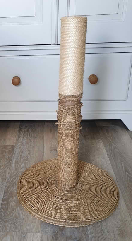Photo of free Tall Cat Scratch Post (Prestwood HP16) #1