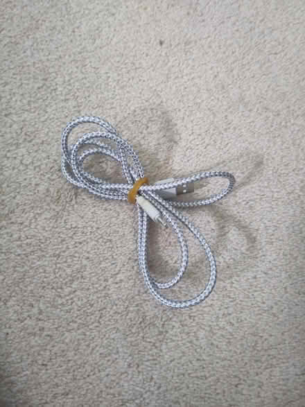 Photo of free USB --> Lightning cable (SE27) #1