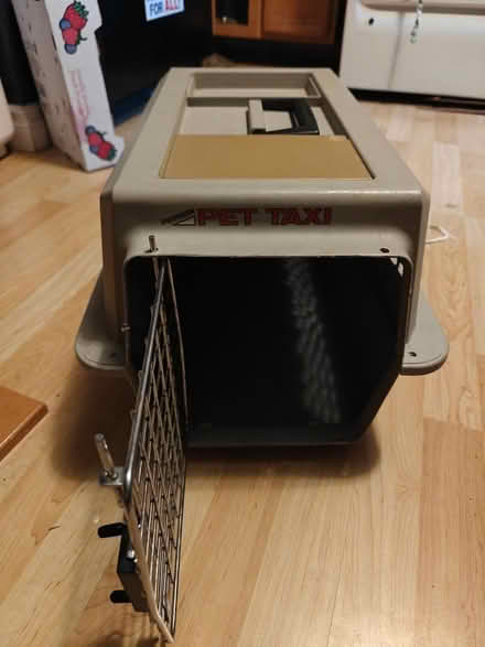 Photo of free Hard plastic Cat carrier (Central District) #3