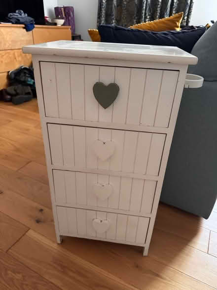Photo of free Small white set of drawers (Aylesbury HP20 2) #1