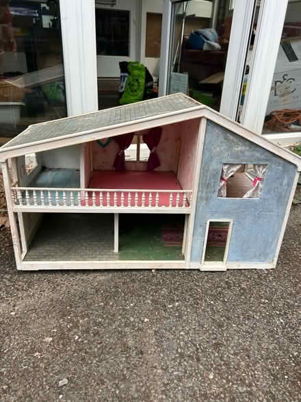 Photo of free Dolls house (Tupsley HR1) #1