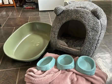 Photo of free Cat/pet bundle (Castleford WF10) #1