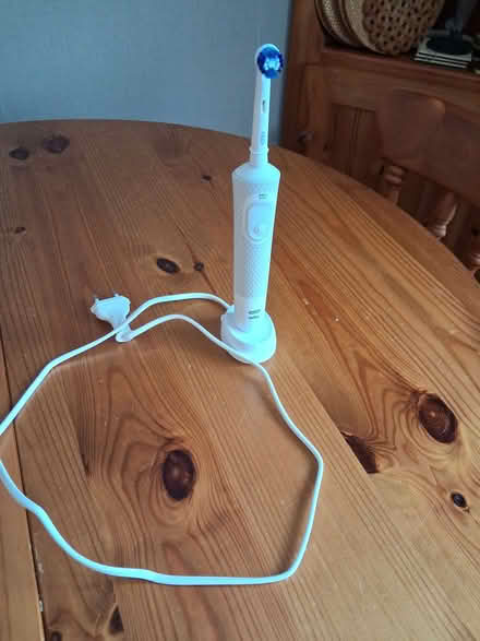 Photo of free Braun Electric Toothbrush (Rhayader LD6) #1