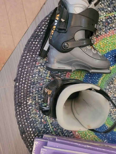 Photo of free women's ski boots size 8 (kiz 7p3) #1
