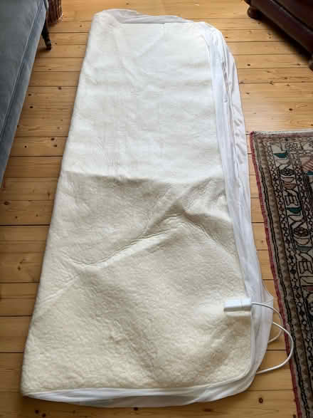 Photo of free Electric Blanket - king-size, excellent condition (W) (Craiglockhart EH14) #4