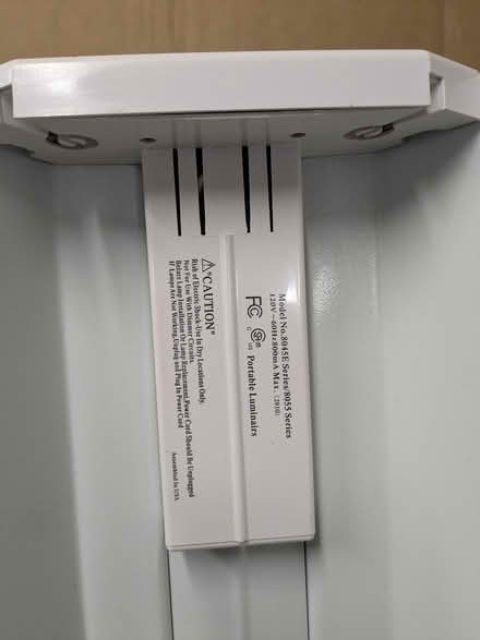 Photo of free Portable 4' fluorescent fixture (North Juanita area of Kirkland) #2