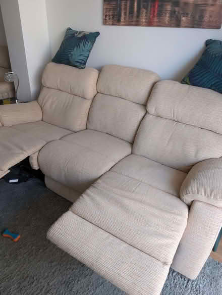 Photo of free Reclining sofa and 2 reclining chairs (Greenwich IP3) #1