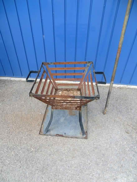 Photo of free multi bird feeder pole & fire pit ~ gu16 frimley (Farnborough GU14) #3