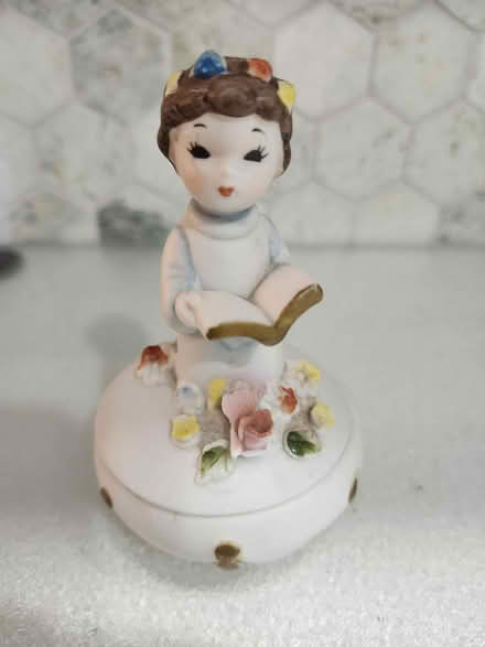 Photo of free Napcoware Bisque Box Figurine (Ambler) #1