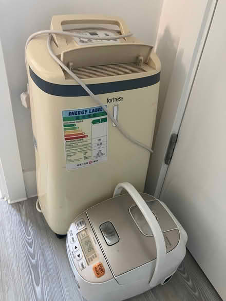 Photo of free broken dehumidifier and old working rice cooker for (Lampton TW3) #1
