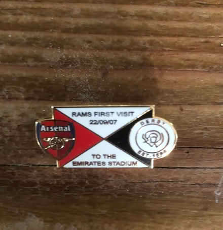 Photo of free derby county v arsenal commemerative badge (Sprowston NR7) #1