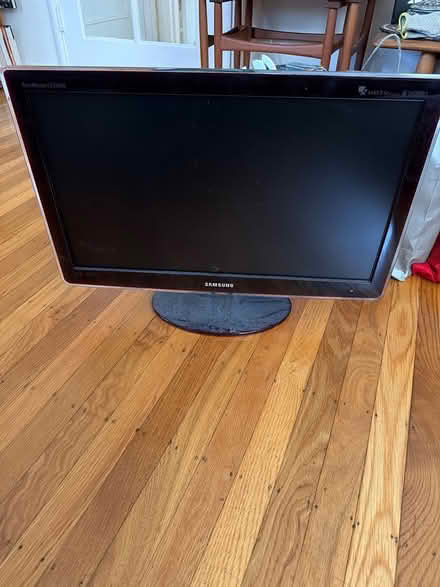 Photo of free Samsung TV monitor (El Cerrito) #2