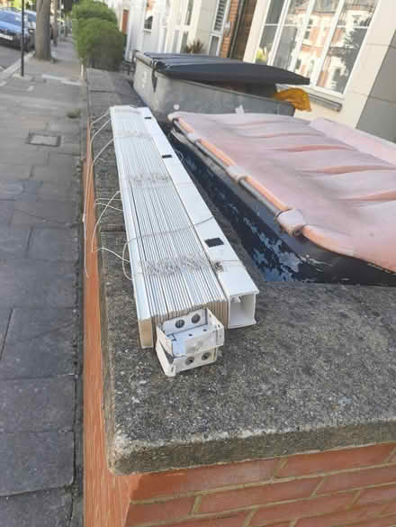 Photo of free 3 venitian blinds (2 wood, 1 métal) (Wandsworth SW18) #2