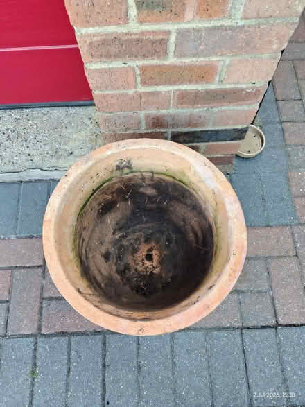 Photo of free Large terracotta garden pot (Medway Drive area NN8) #2