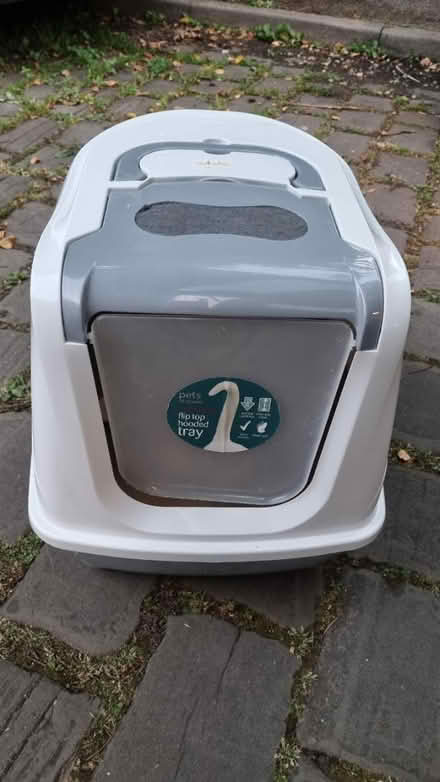 Photo of free Cat litter tray (Irlams o th Height M6) #1