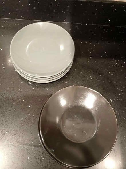 Photo of free Medium sized plates (Castlefield HP11) #1