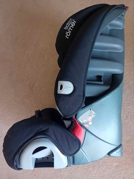 Photo of free Car seat (Brampton, S40) #3