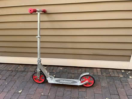 Photo of free Razor scooter (near Porter Square, Cambridge) #1