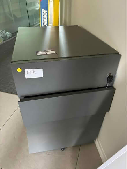Photo of free one pedestal (W2 2ET) #1