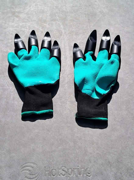 Photo of free Gardening Gloves, unused (Didcot OX11) #1