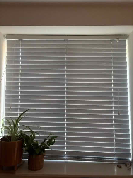 Photo of free 3 venitian blinds (2 wood, 1 métal) (Wandsworth SW18) #1