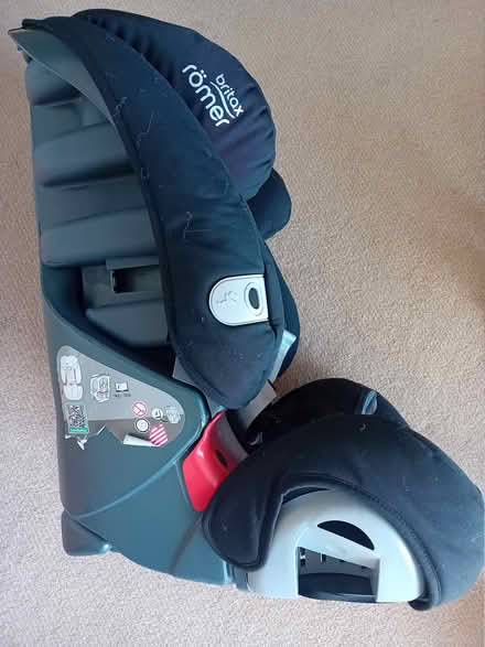 Photo of free Car seat (Brampton, S40) #4