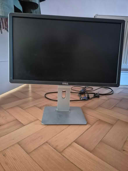 Photo of free Dell computer monitor (TW3 Hounslow Central) #2