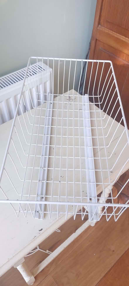 Photo of free white wire basket (Oswestry SY11) #2