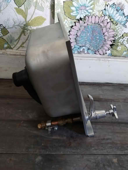Photo of free Small hand basin (Shap CA10) #2