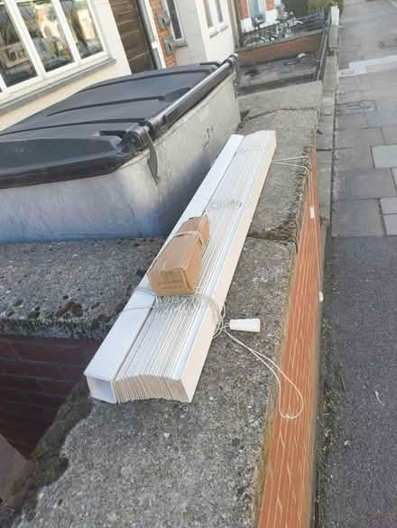 Photo of free 3 venitian blinds (2 wood, 1 métal) (Wandsworth SW18) #3