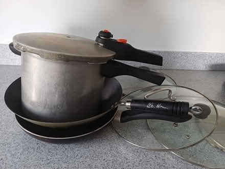 Photo of free Pressure cooker, wok, frying pan (LE4 Off Gipsy Lane/Barkby Rd) #1