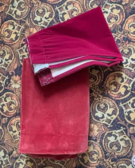 Photo of free 4 full length red curtains (Eastbourne BN20) #1