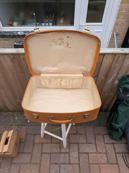 Photo of free Vintage suitcase (LS17) #2