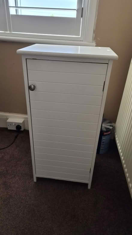 Photo of free White bathroom cabinet (Hastings Tn377er) #1